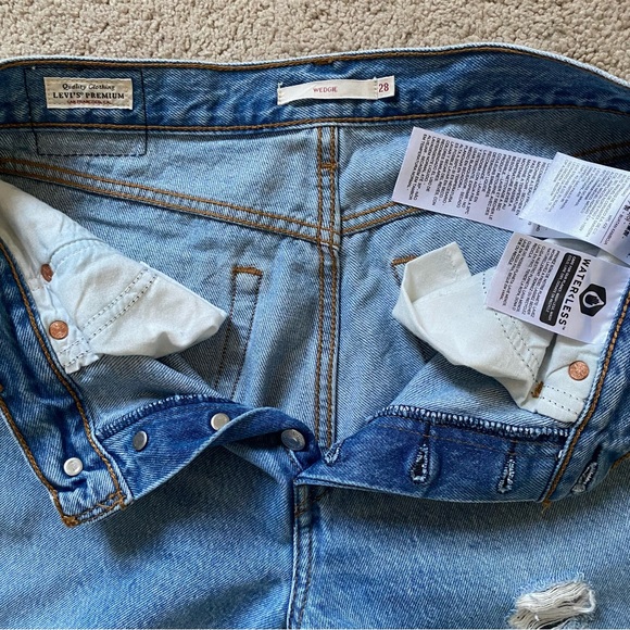 Levi's Premium High Rise Wedgie Denim Jean Size 28 . Like new - Picture 14 of 15